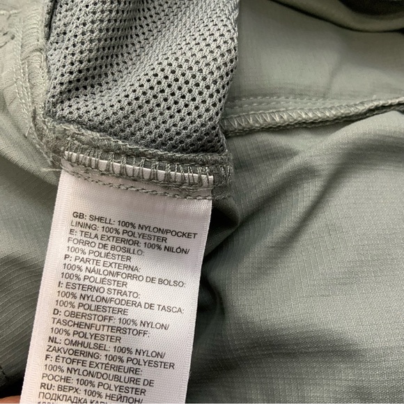 The North Face Water Resistant Convertible Pants. Green. Size 12. - Picture 8 of 9